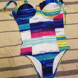 NWOT Urban chic swimsuit with removable straps